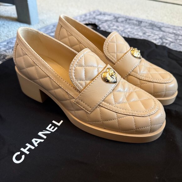 CHANEL Lambskin Quilted CC Heart Loafers in Beige size 40 - never worn - Picture 16 of 16